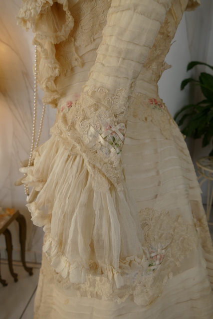 Airy Society Dress, ca. 1901 - www.antique-gown.com