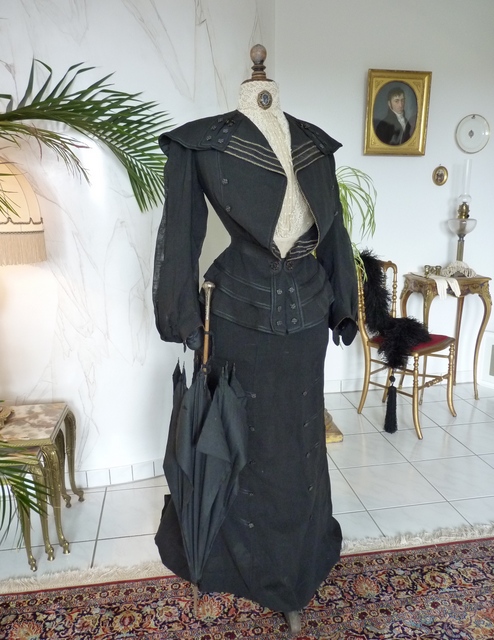antique walking gown 1901