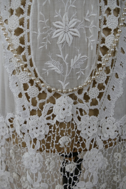 Irish Crochet Dress, ca. 1904 - www.antique-gown.com