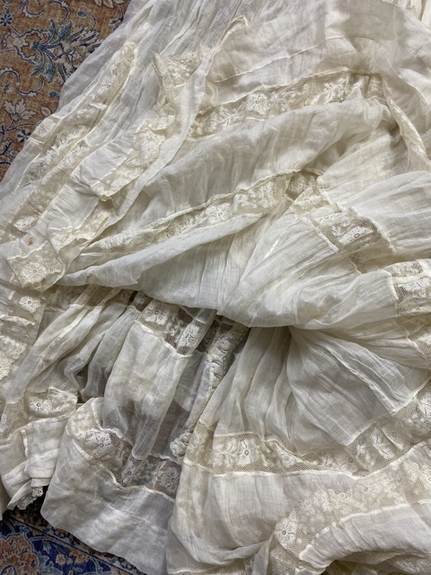 Lingerie Dress, ca. 1908 - www.antique-gown.com
