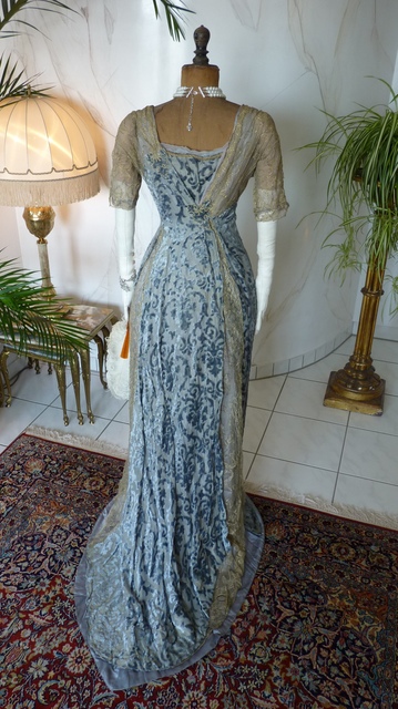Majestic Ball Gown, ca. 1909 - www.antique-gown.com