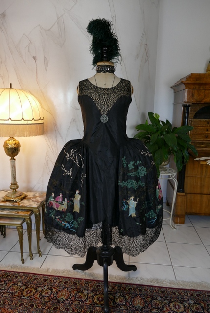 antique robe de style 1924