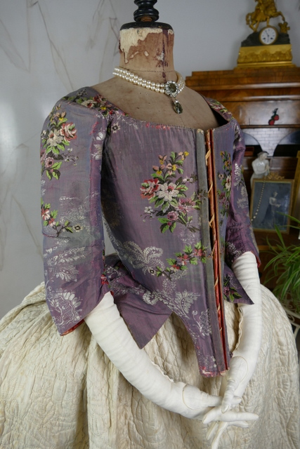 Rococo Caraco, ca. 1730 - www.antique-gown.com