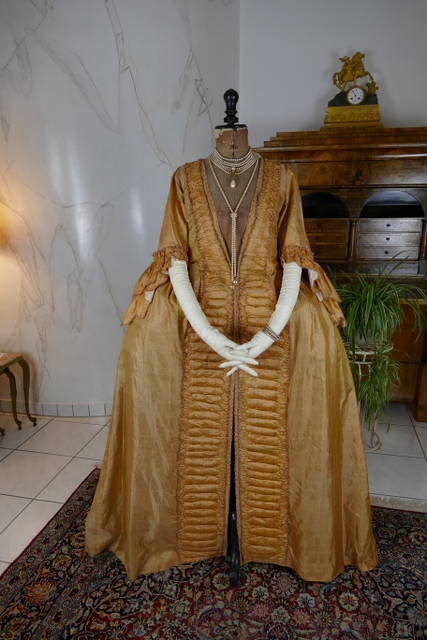 antique rococo robe manteau 1775