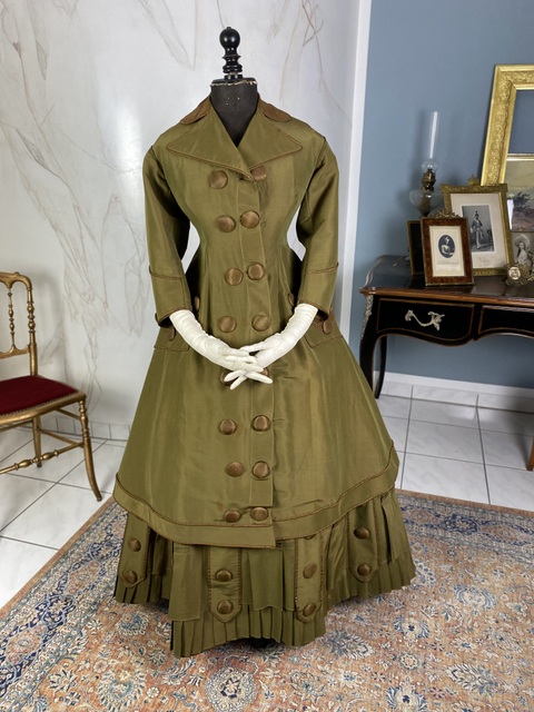 antique travel dress 1869