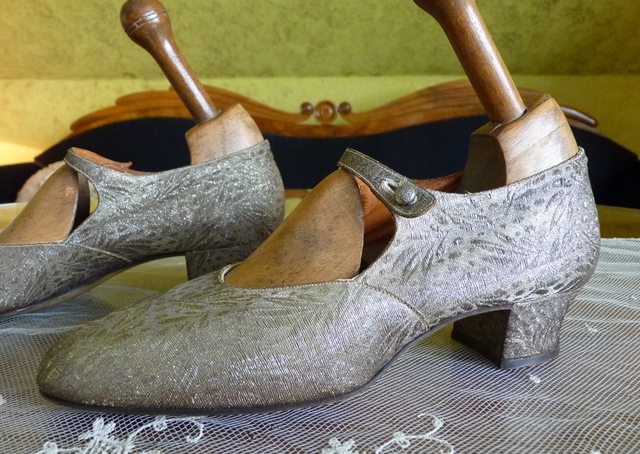 antique flapper shoes 1920