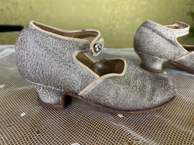 antique girls shoes 1926