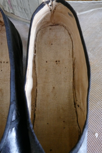 Chevreau-Leather Rococo Shoes, ca. 1794 - www.antique-gown.com