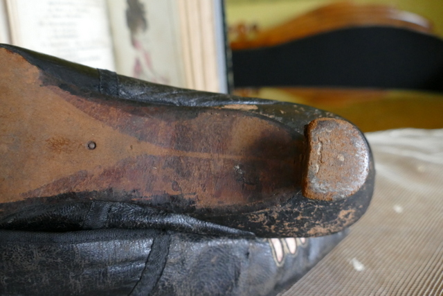 Chevreau-Leather Rococo Shoes, ca. 1794 - www.antique-gown.com
