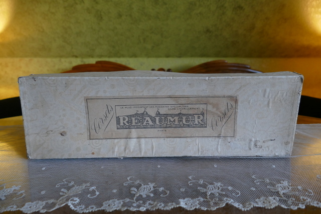 antique corset box Reaumur 1905